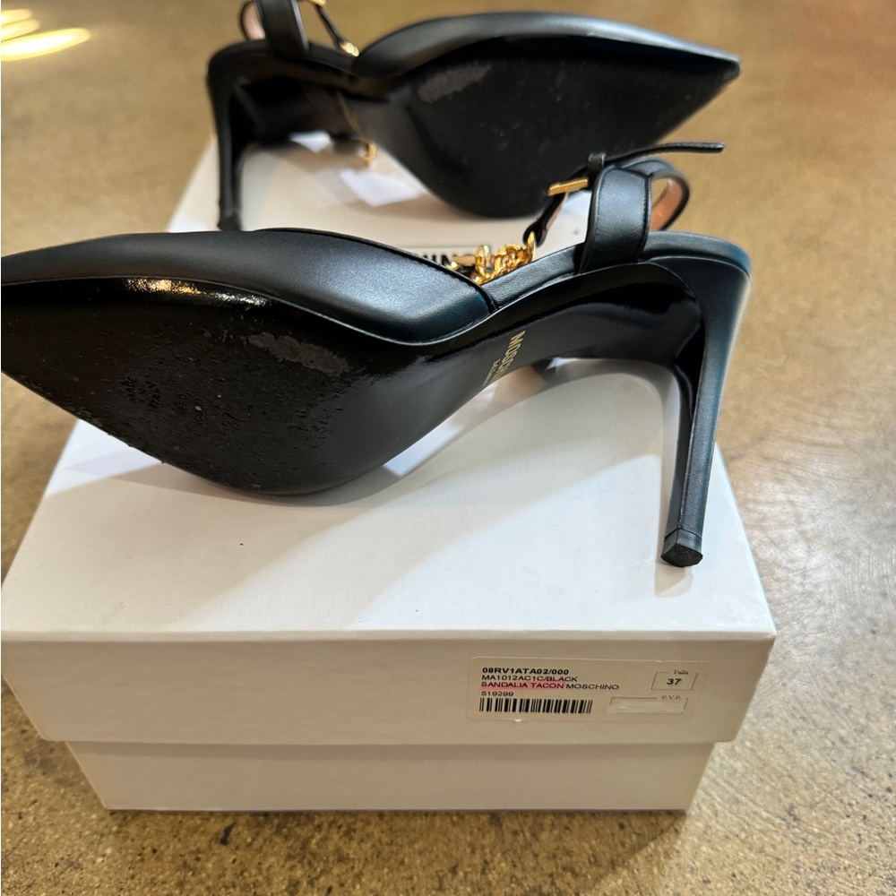 Moschino Sandalia Moschino Heels
Size 37
Like New - Picture 5 of 5